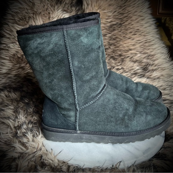 UGG Australia Classic Short Boot - Picture 5 of 14